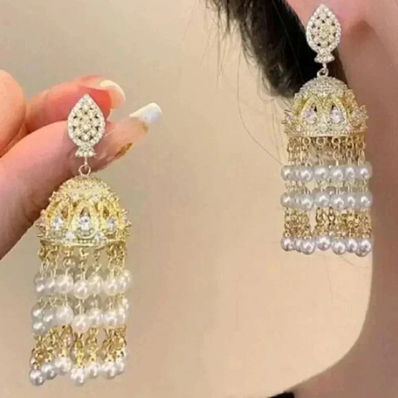 Castle shaped earrings tassels chic classy elegant - Picture 1 of 3